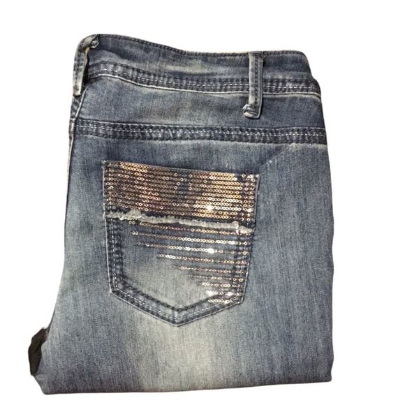 Women's Very Special High Rise Mom Jeans in Medium Wash Size 22 Plus | Fashion Nova